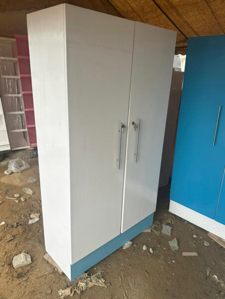 Armoire moderne deux portes