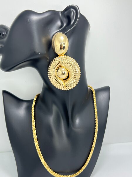 Boucles d'oreilles dorées élégantes