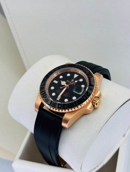 Montre de luxe en or rose