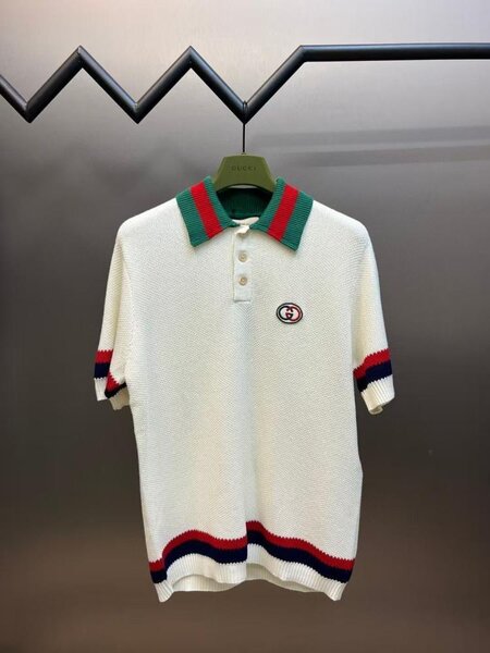 Polo en maille rayé élégant
