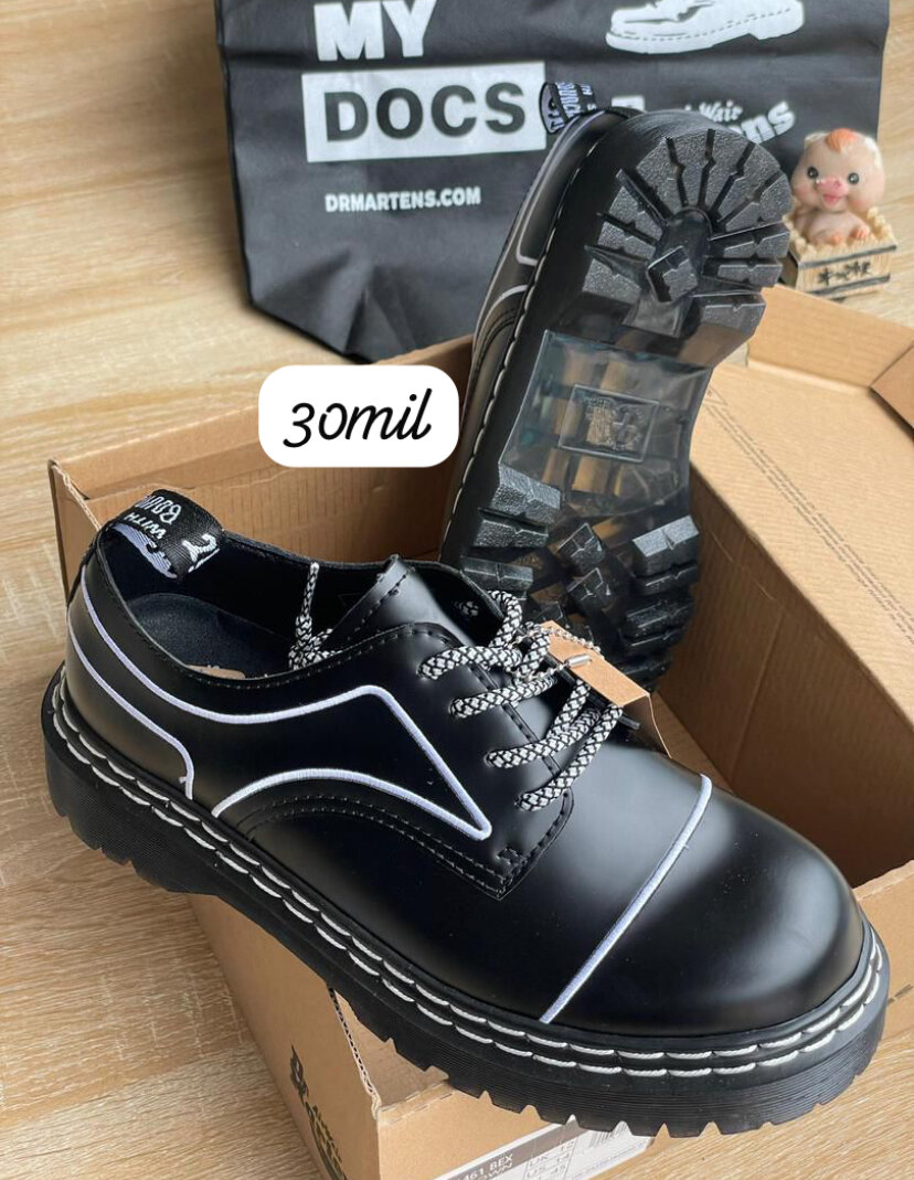 Dr. Martens chaussures en cuir noir