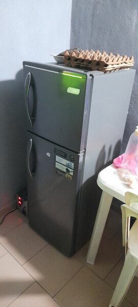 Réfrigérateur compact moderne