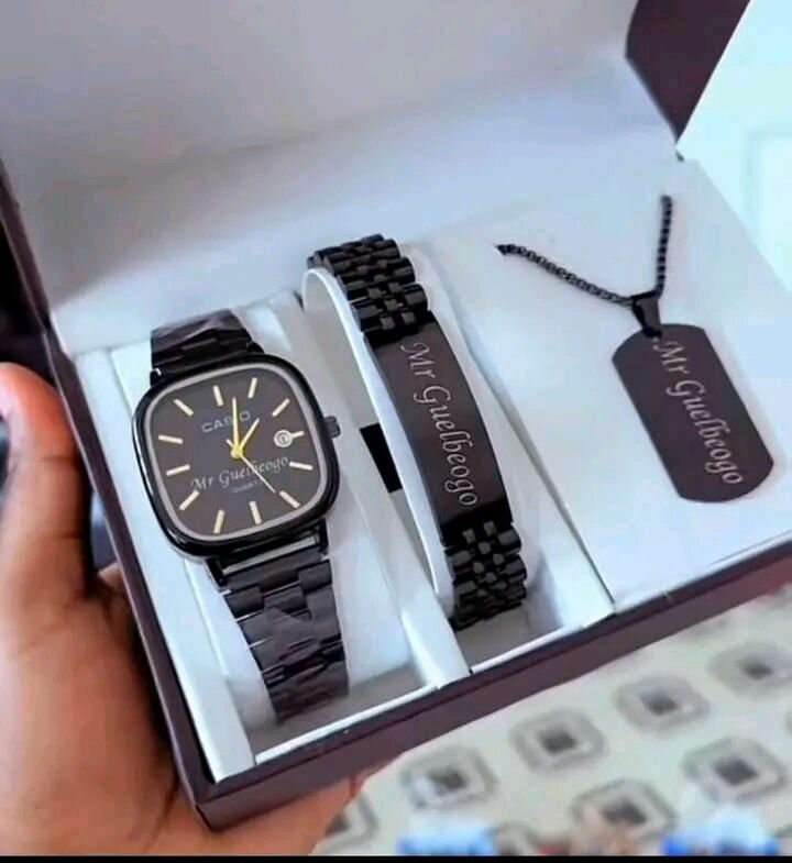 Montre avec bracelet et collier