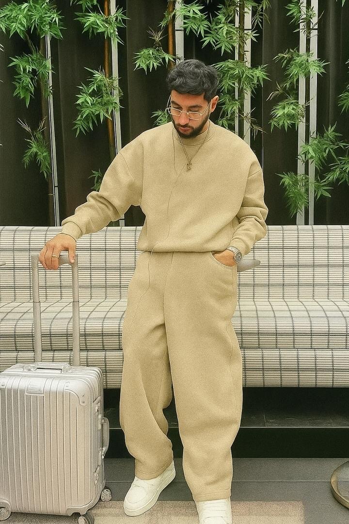 Costume de survêtement moderne