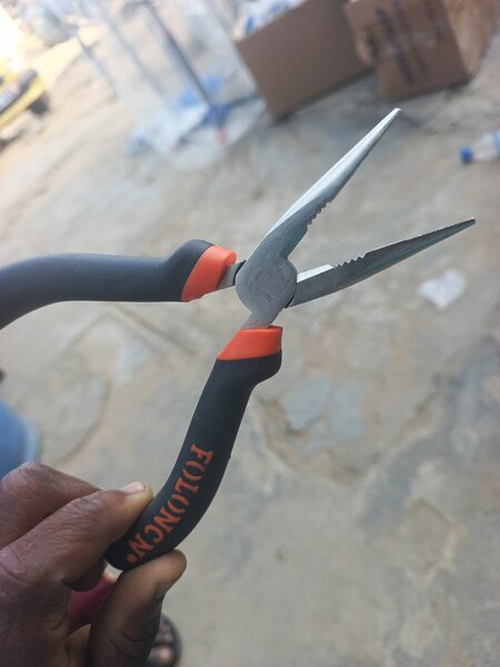 Pince à bec long précise