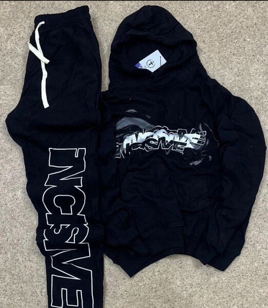 Ensemble jogging noir tendance