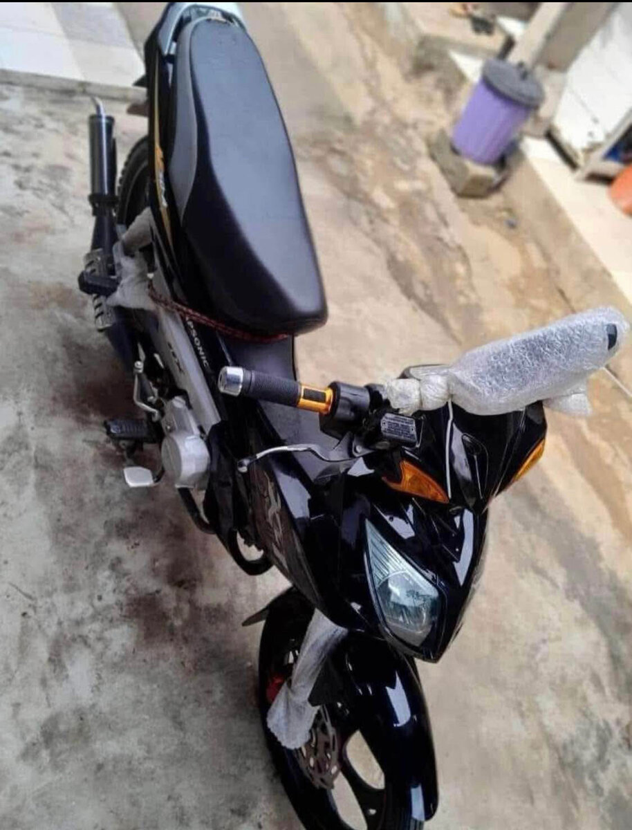 Moto scooter urbain élégant