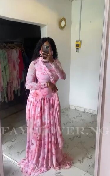 Robe longue fleurie élégante