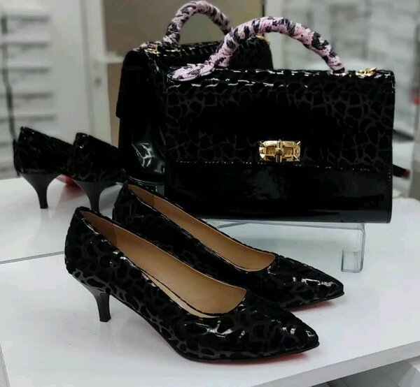 Chaussures à talons noires en cuir