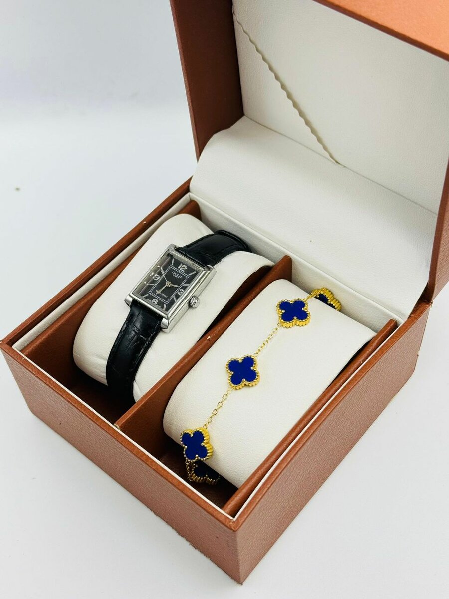 Montre carrée avec bracelet élégant