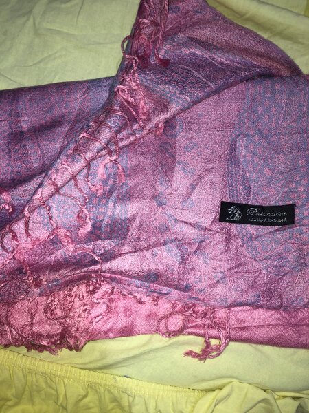 Écharpe en laine rose élégante