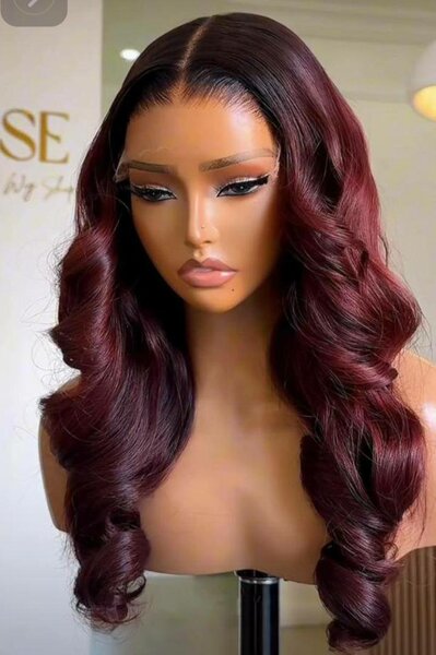Perruque Bouclée Bordeaux Élégante