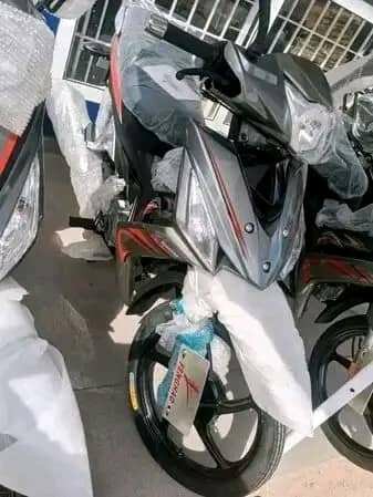 Nouveau scooter VXR rouge et noir