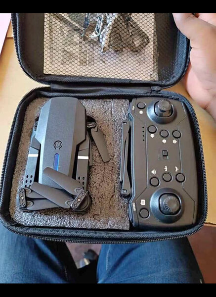 Drone pliable avec télécommande