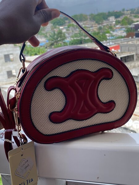 Sac à main élégant rouge