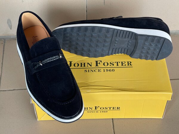 Chaussures bateau en daim noir John Foster