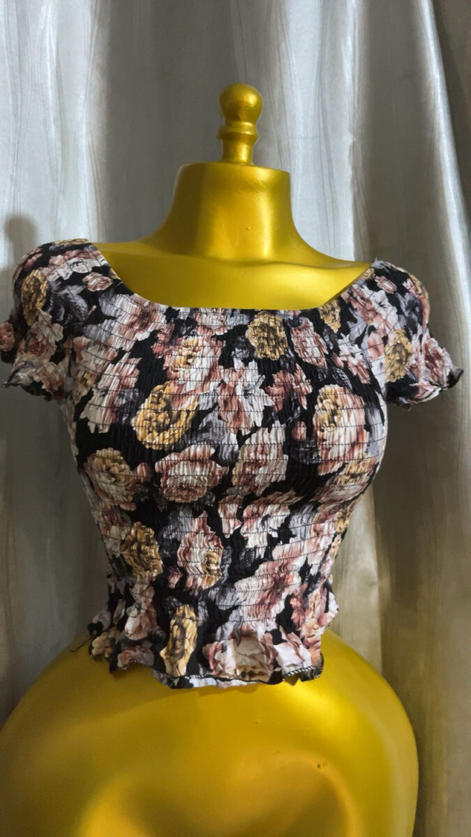 Top en soie fleuri ou à motifs