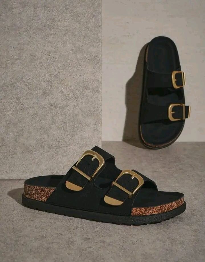 Sandales plates à deux sangles