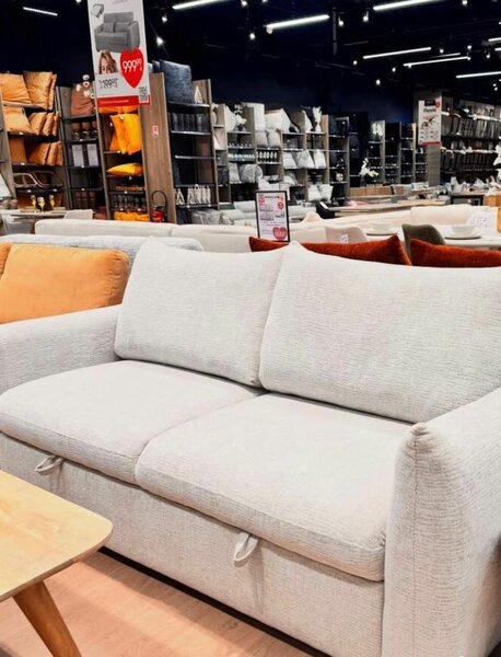 Canapé confortable en tissu beige