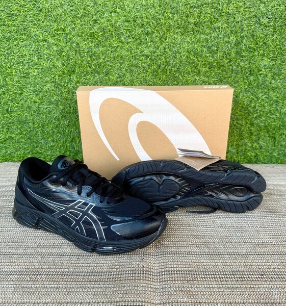 ASICS basket tout noir
