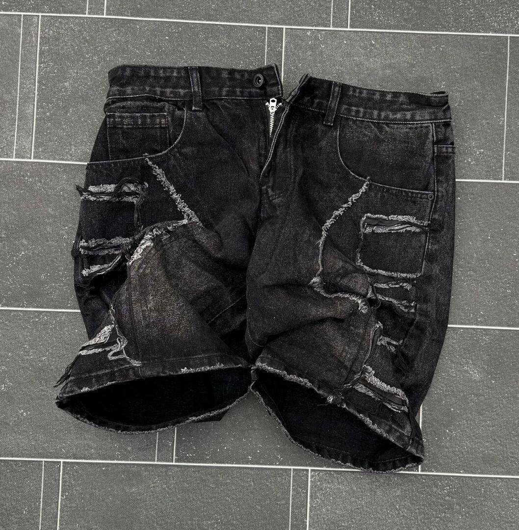 Shorts en denim noir déchiré