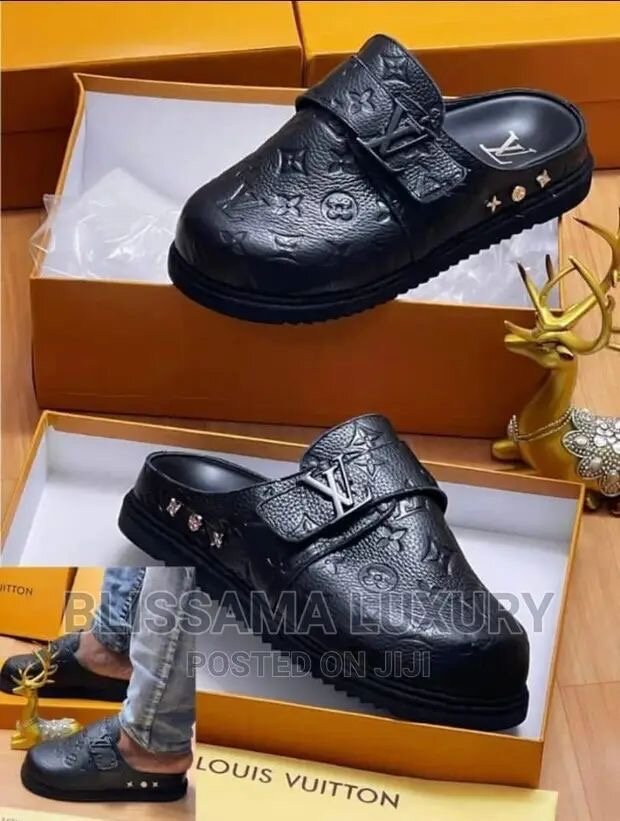 Louis Vuitton Homme Mule en Cuir Noir