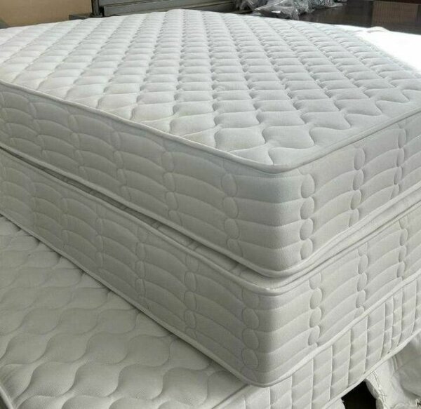 Matelas blanc orthopédique