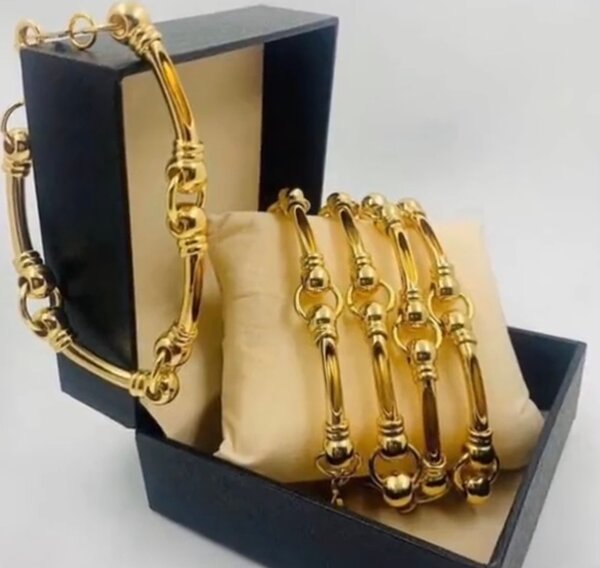 Ensemble de bracelets en or