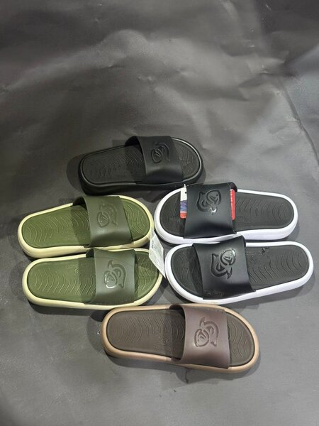 Claquettes légères unisexes