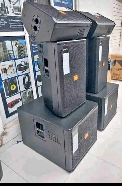 Enceinte professionnelle JBL