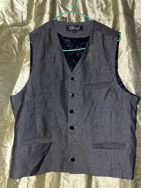 Gilet élégant en laine grise