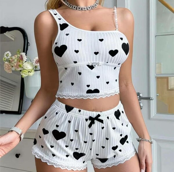 Ensemble pyjama en dentelle motif coeurs