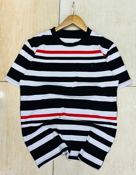 T-shirt rayé noir et blanc