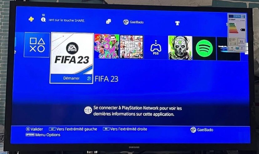 Console PS4 Slim avec FIFA 23