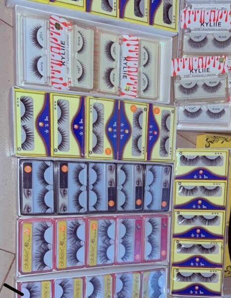 Faux Cils Volumineux Longue Durée