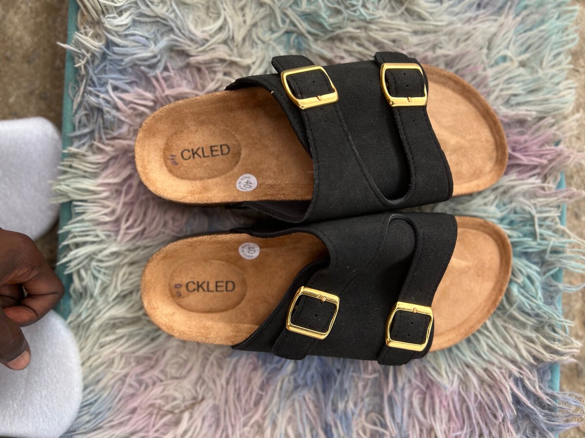 Sandales plates noires CKLED