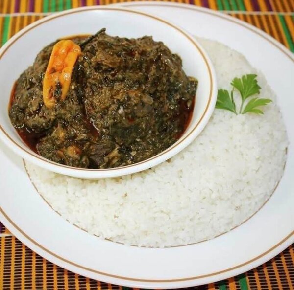 Délice de Riz avec Sauce Épinards