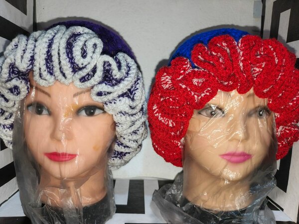 Bonnets en laine colorés