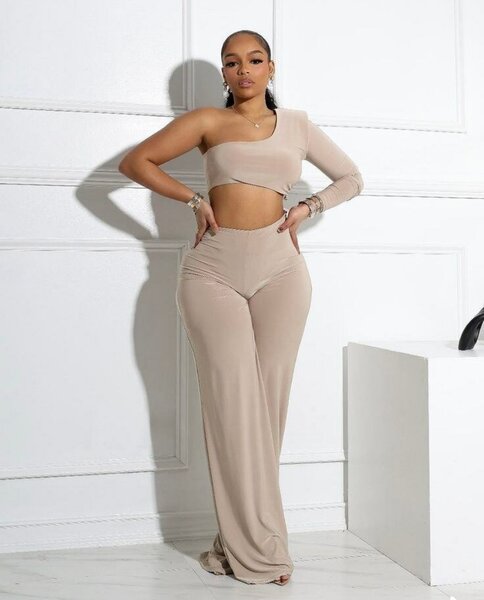 Ensemble asymétrique chic