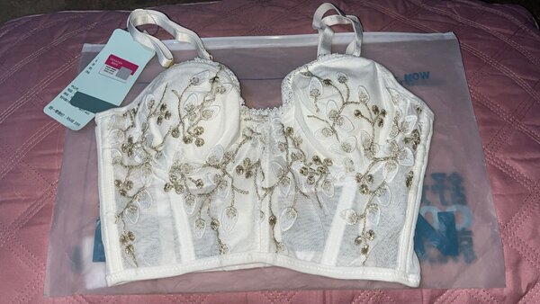 Corset bustier blanc en dentelle