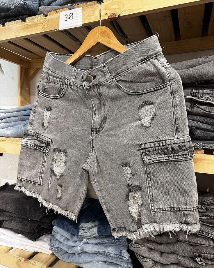 Shorts en jean déchirés tendance