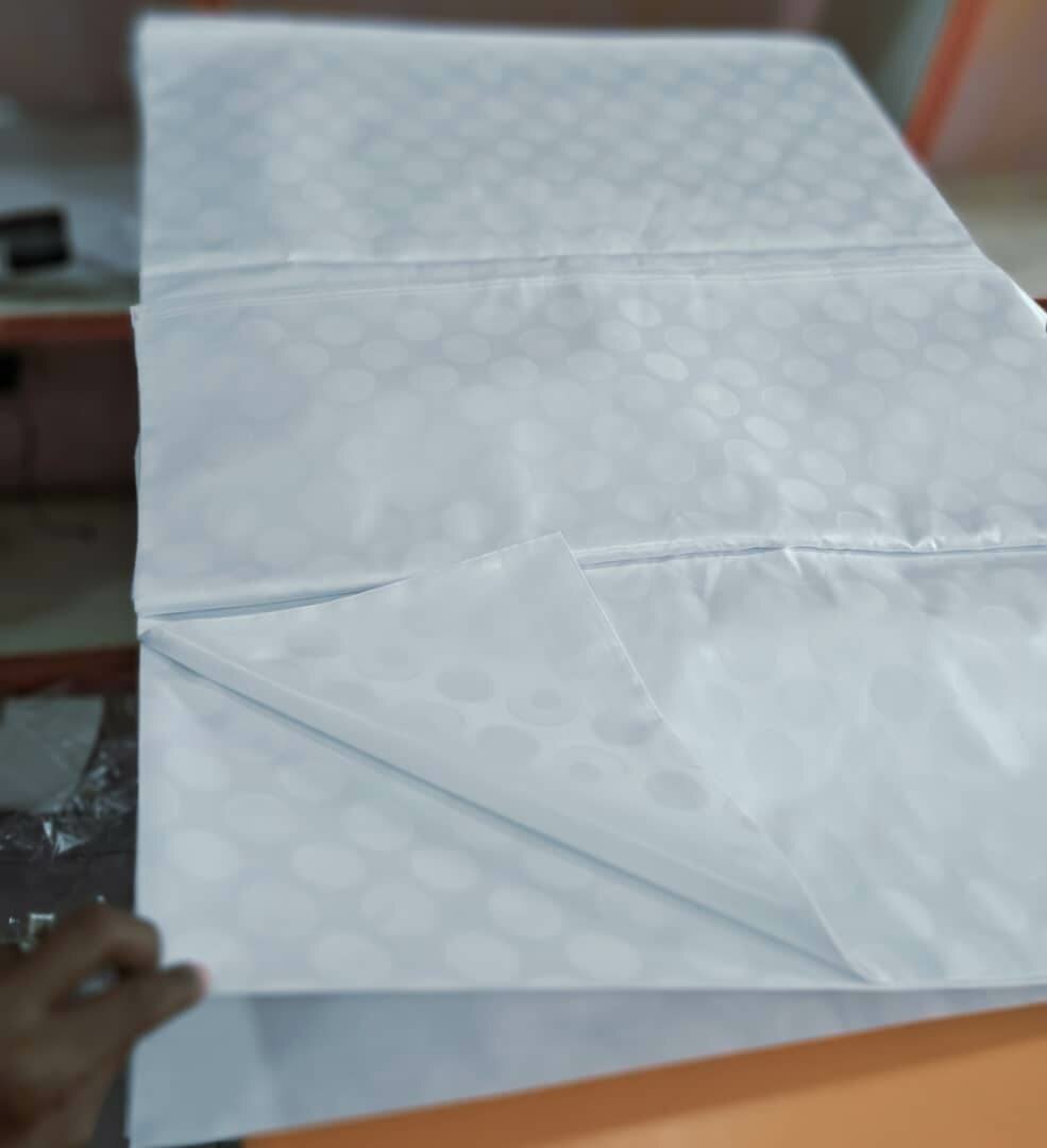 Tissu damassé blanc élégant