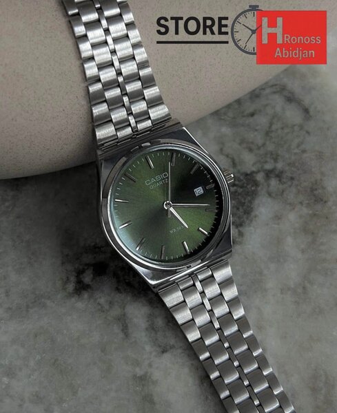 Montre élégante en acier inoxydable