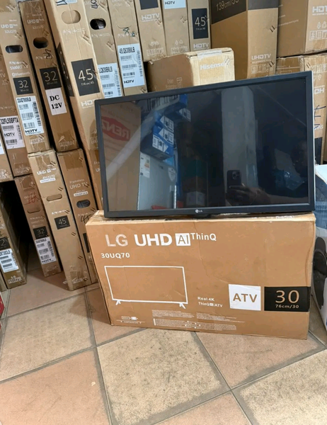 Téléviseur LG UHD 30 pouces