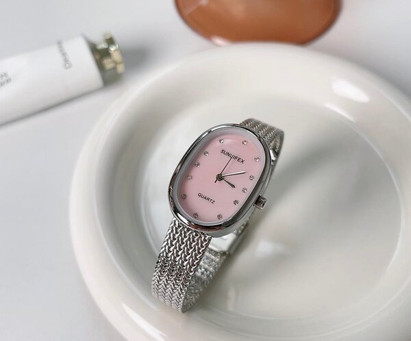 Montre femme élégante en or