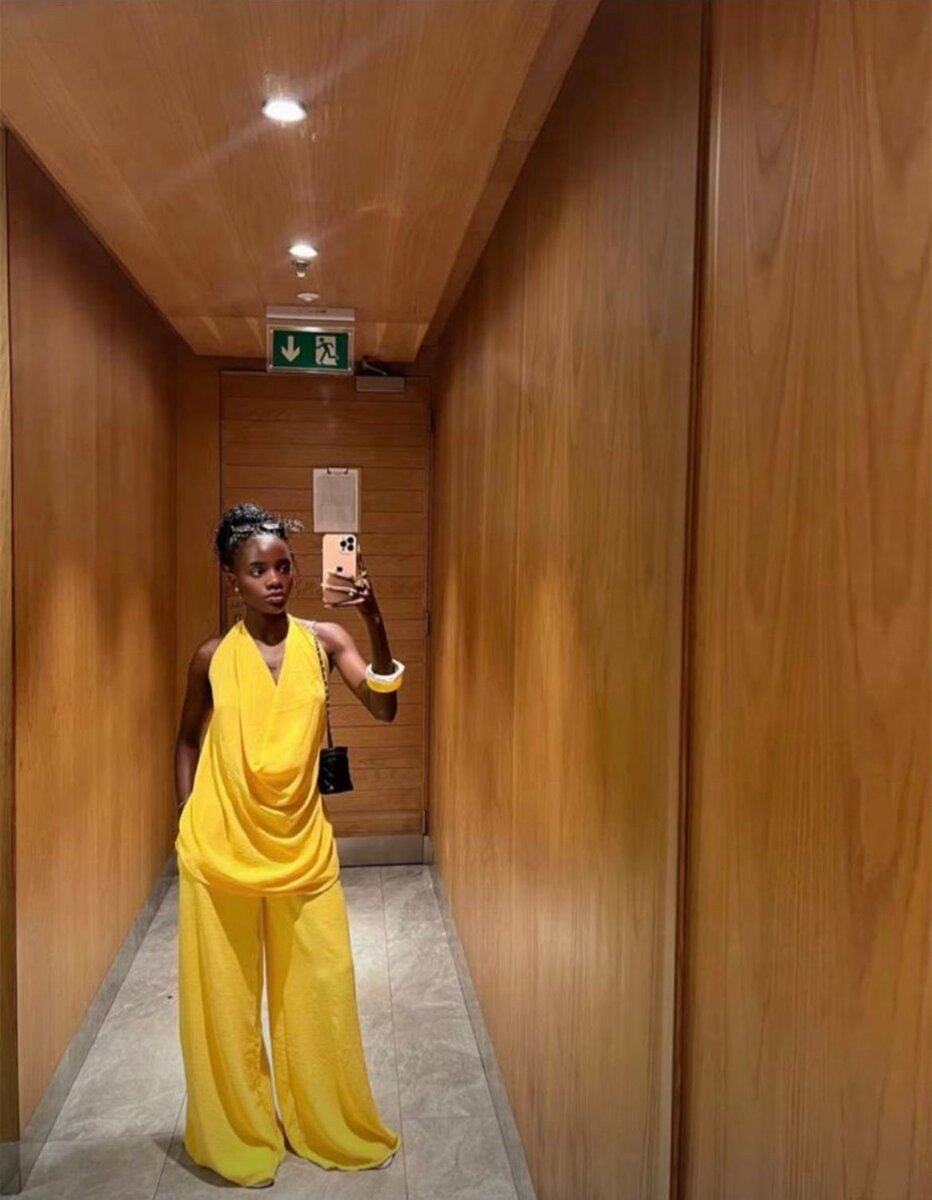 Combinaison femme chic et élégante