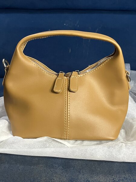 Chic Leather Handbag