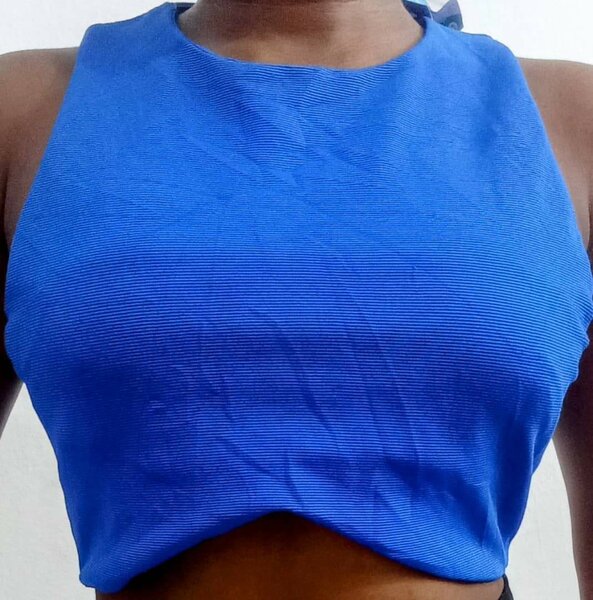 Top bleu sans manches femme