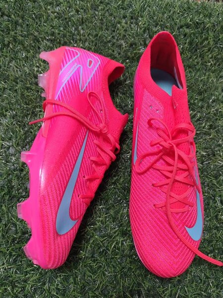 Chaussures de football vives