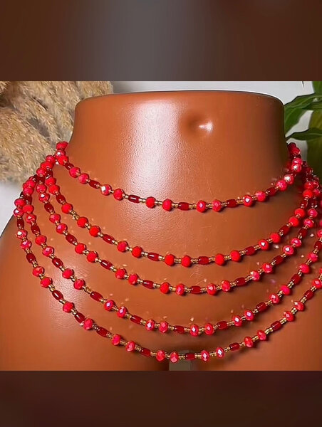 Collier élégant en perles rouges